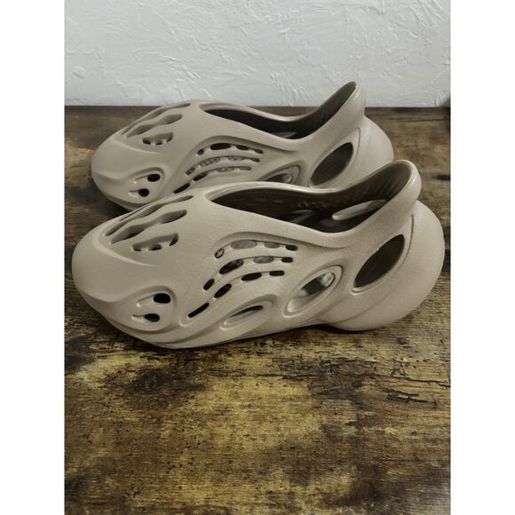 Yeezy Other - Men’s Size 7 Yeezy Foam Runner Ochre RNNR Foamrunner